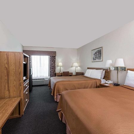 Howard Johnson By Wyndham Iowa La ภายนอก รูปภาพ