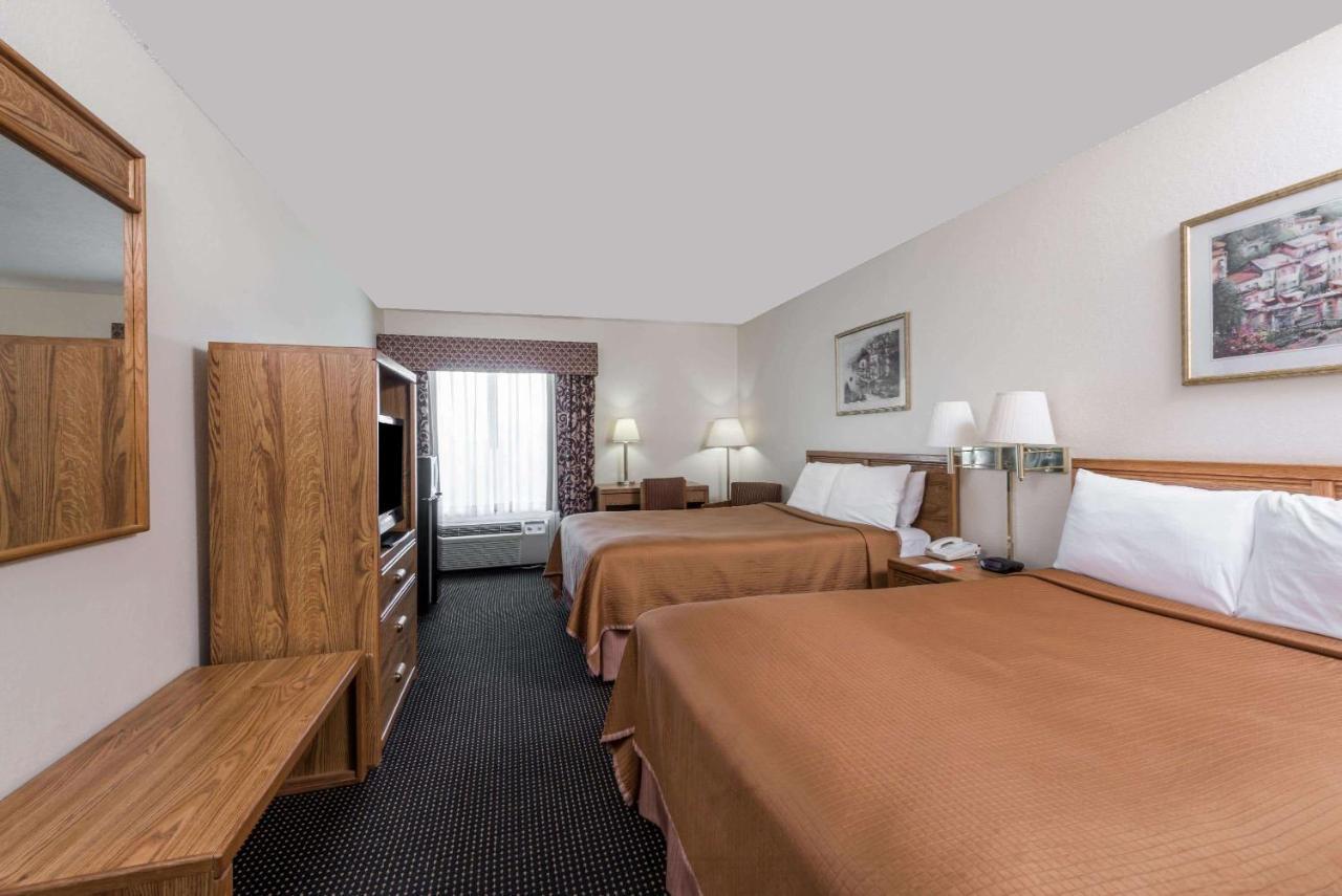 Howard Johnson By Wyndham Iowa La ภายนอก รูปภาพ