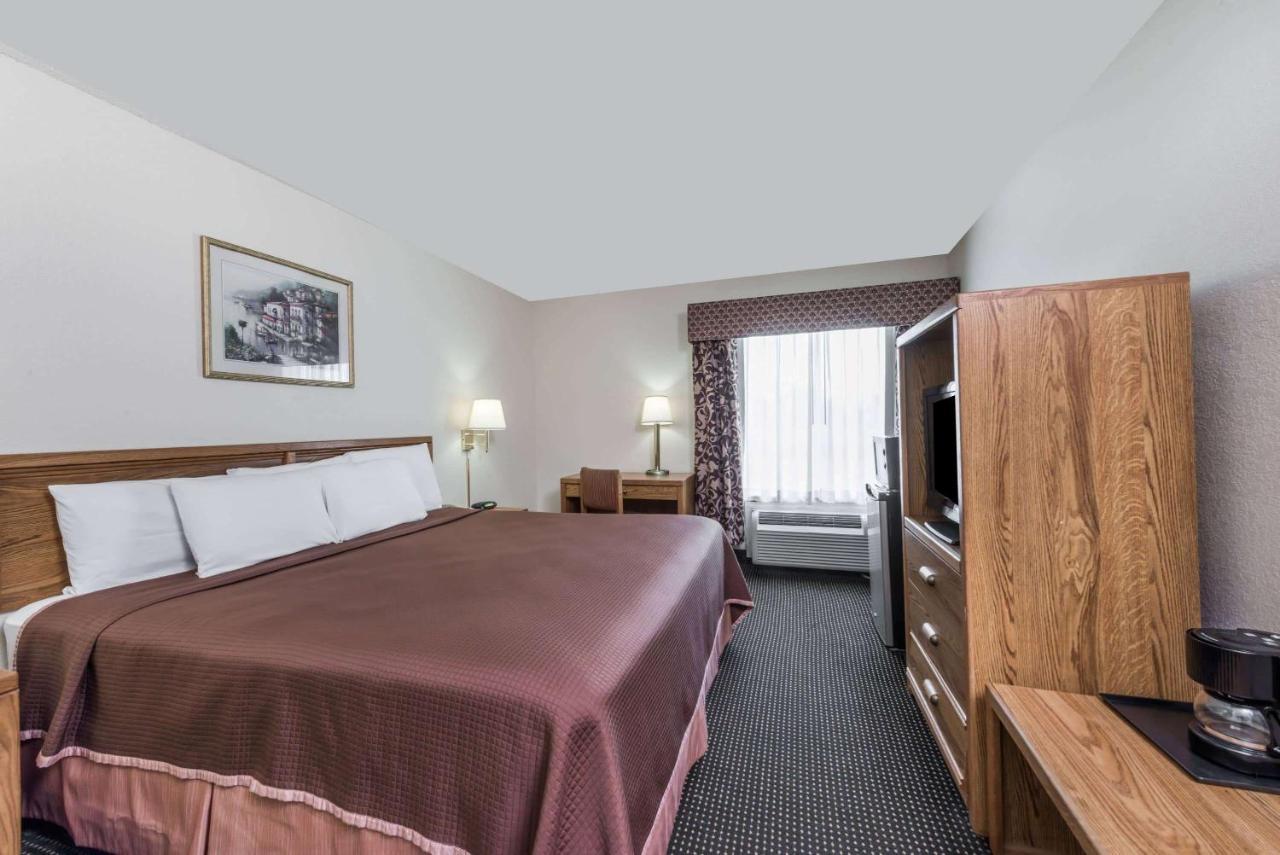 Howard Johnson By Wyndham Iowa La ภายนอก รูปภาพ