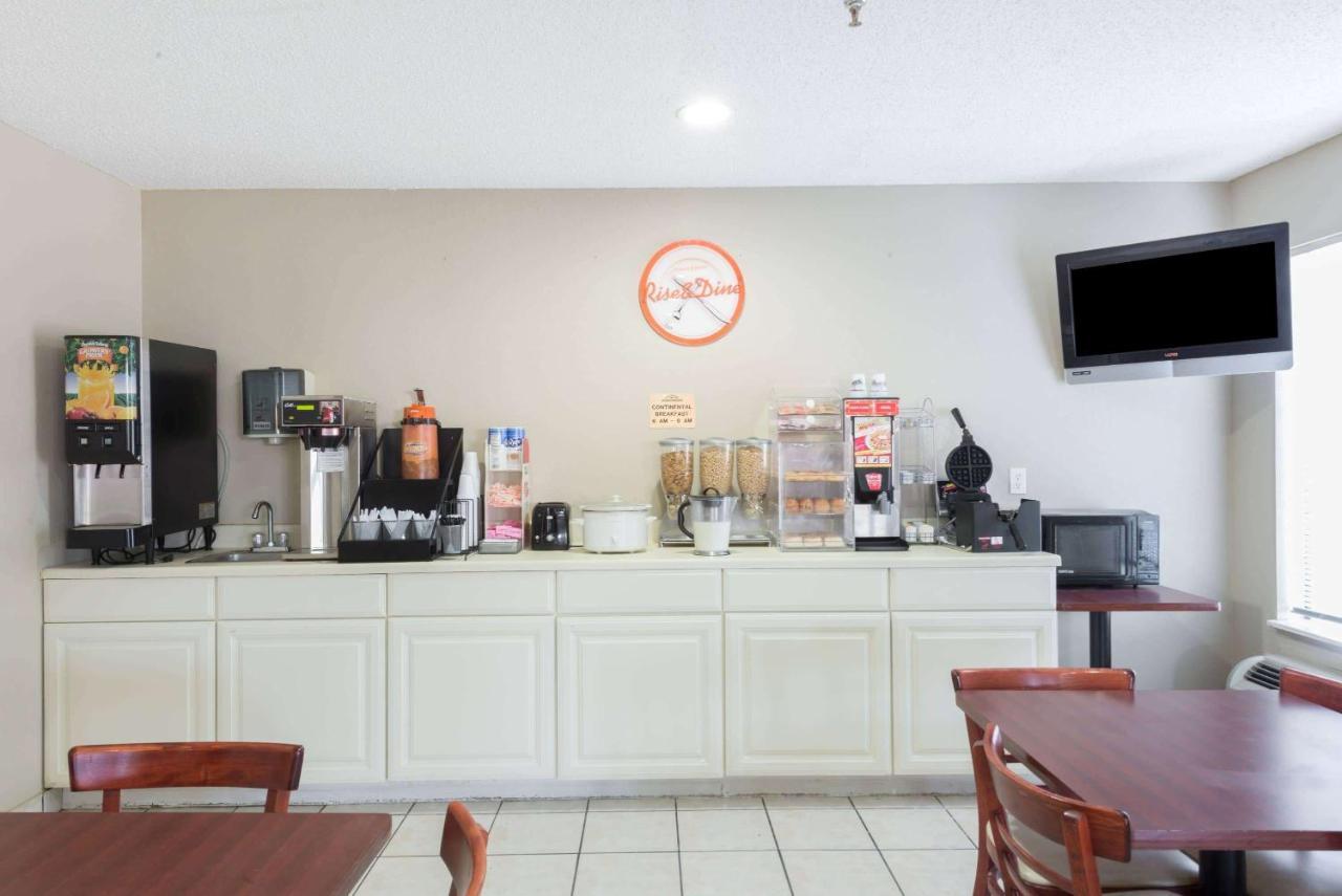 Howard Johnson By Wyndham Iowa La ภายนอก รูปภาพ